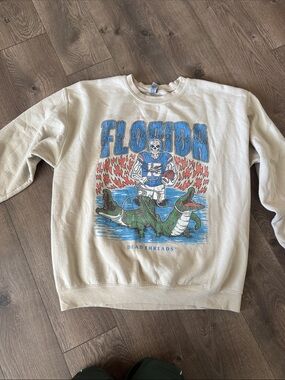 Gildan Cream Crewneck Sweater with Florida Graphic